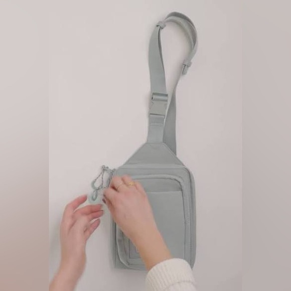 NWT Beis Sport Sling in Slate - Picture 3 of 5